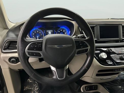 Used 2021 Chrysler Voyager Lxi image 17