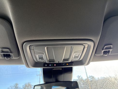 Used 2024 GMC Sierra 1500 Elevation image 18