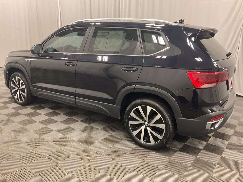 Used 2024 Volkswagen Taos SE w/ MDO Package FWD image 8