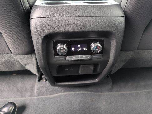 Used 2025 GMC Acadia Elevation image 31