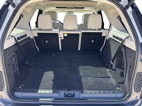 Used 2025 Land Rover Discovery S AWD/4WD image 19