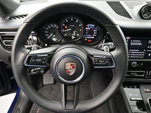 Certified 2025 Porsche Macan AWD/4WD image 12