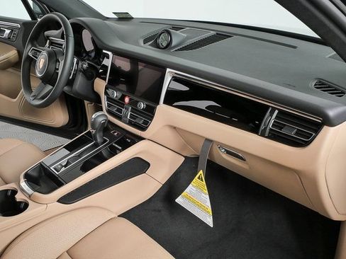 Certified 2026 Porsche Macan AWD/4WD image 24