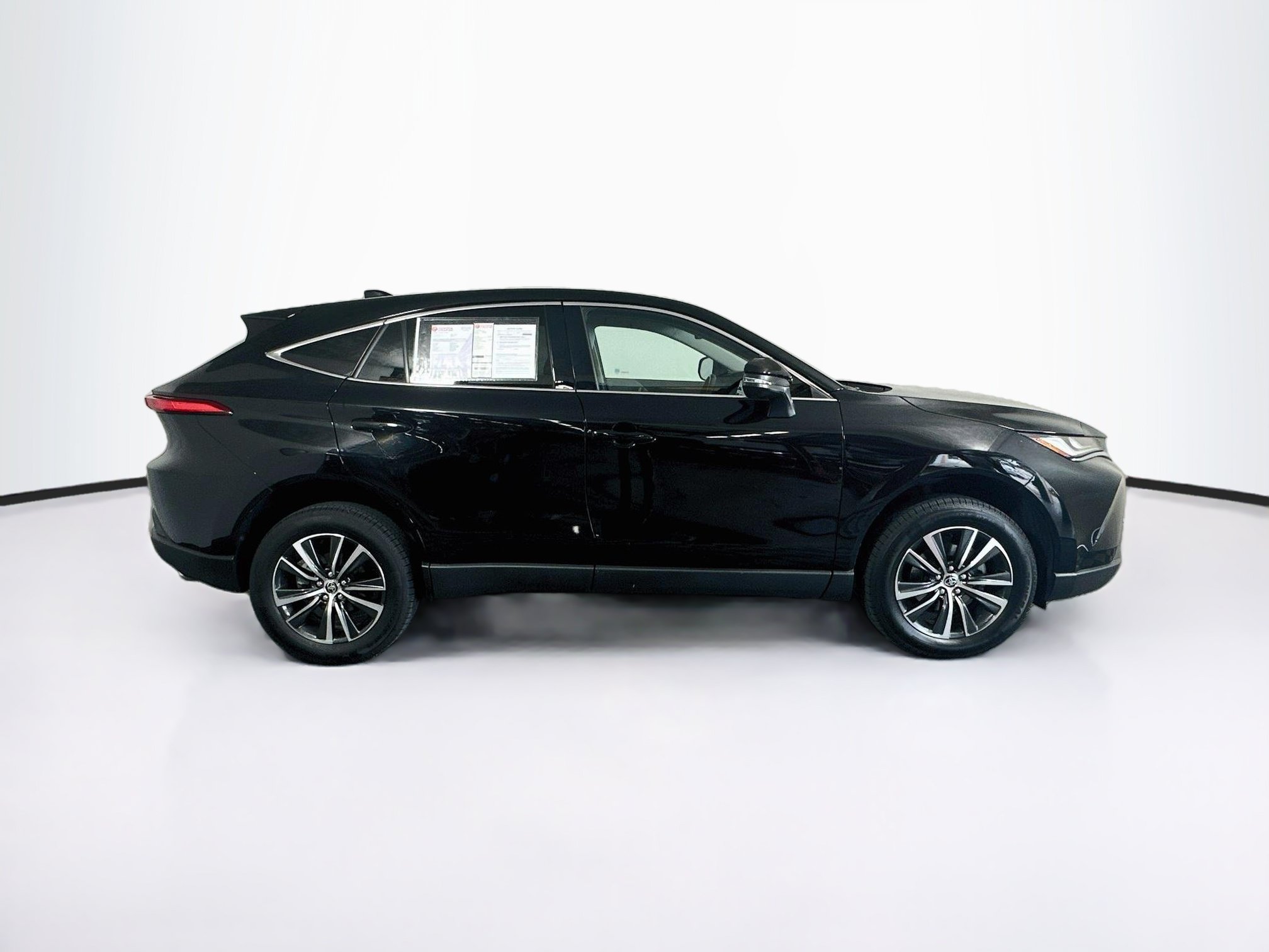 Used 2024 Toyota Venza LE AWD/4WD image 2
