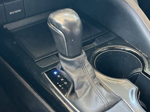 Used 2020 Toyota Camry SE w/ Carpet Mat Package FWD image 22