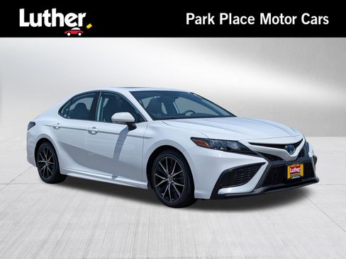 Used 2022 Toyota Camry SE w/ Audio Upgrade Package FWD image 1