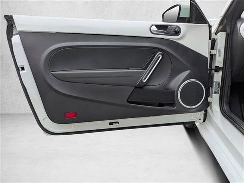 Used 2018 Volkswagen Beetle S image 11