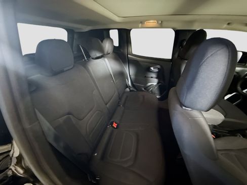 Used 2020 Jeep Renegade Latitude w/ Safety & Security Group II image 27