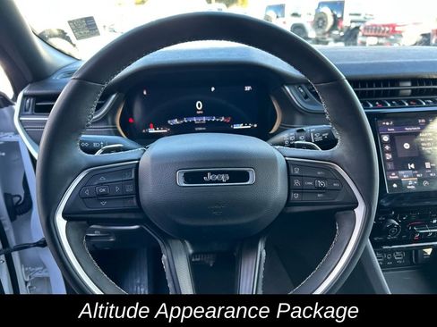 Used 2023 Jeep Grand Cherokee L Laredo image 17