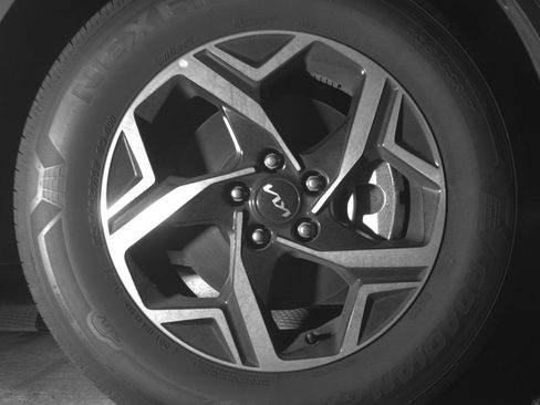 Used 2025 Kia Sportage LX image 13