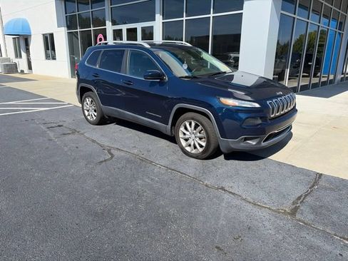 Used 2018 Jeep Cherokee Limited FWD image 3