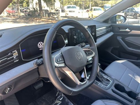 Used 2025 Volkswagen Jetta SE image 28