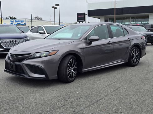 Used 2024 Toyota Camry SE FWD image 2