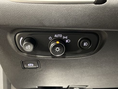 Used 2024 GMC Terrain SLT image 19