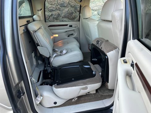 Used 2002 Cadillac Escalade EXT image 52