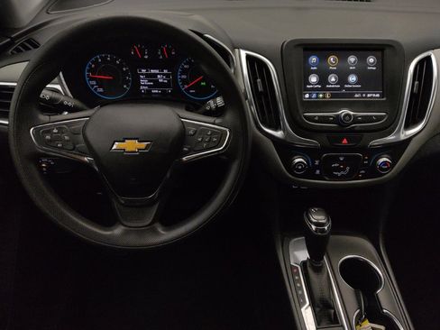 Used 2019 Chevrolet Equinox LS FWD image 22