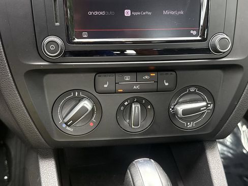 Used 2018 Volkswagen Jetta SE FWD image 17