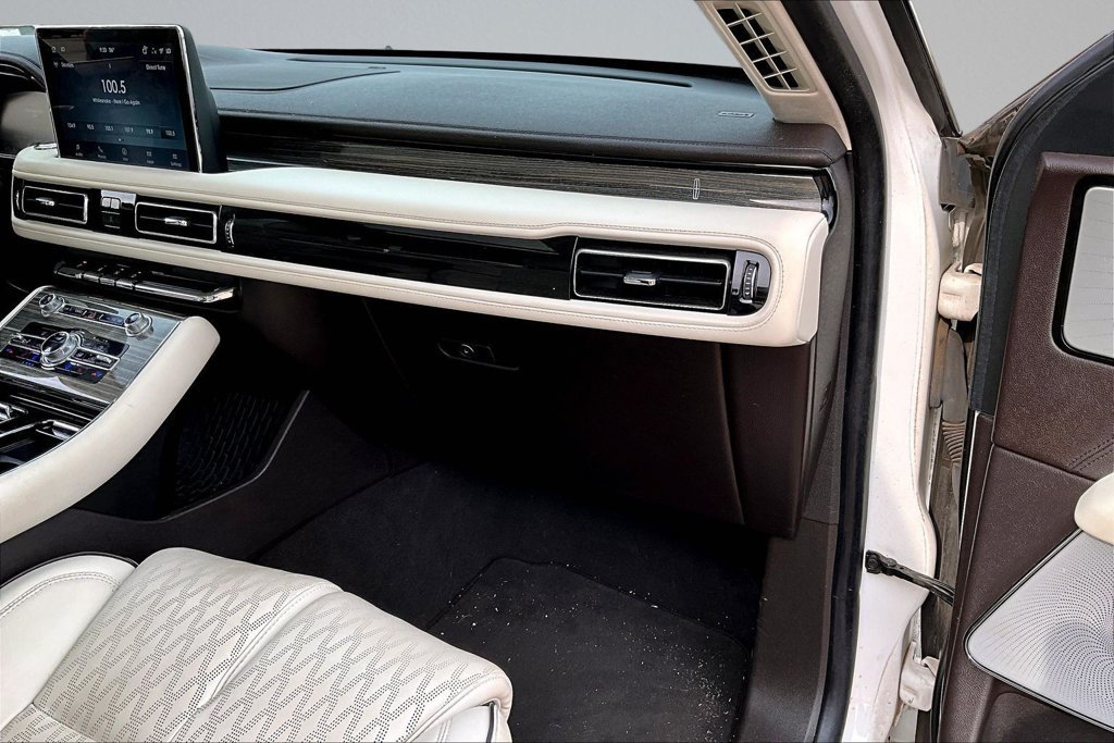 Used 2022 Lincoln Aviator Black Label AWD/4WD image 13