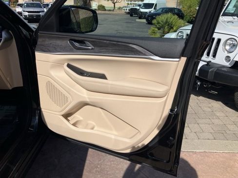 Used 2023 Jeep Grand Cherokee L Limited w/ Luxury Tech Group II image 27