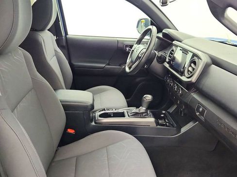 Used 2017 Toyota Tacoma TRD Off-Road image 23