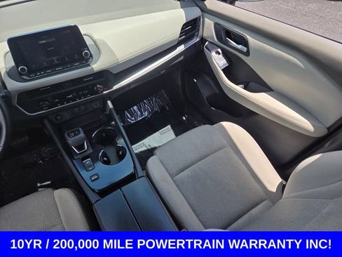 Used 2025 Nissan Rogue SV FWD image 14