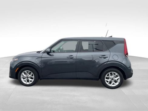 Used 2021 Kia Soul S image 2