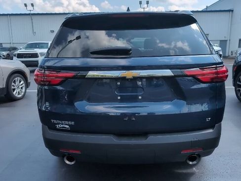 Used 2023 Chevrolet Traverse LT FWD image 2