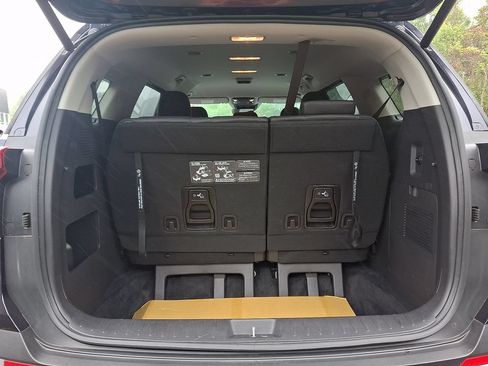 Used 2025 Kia Carnival EX FWD image 29