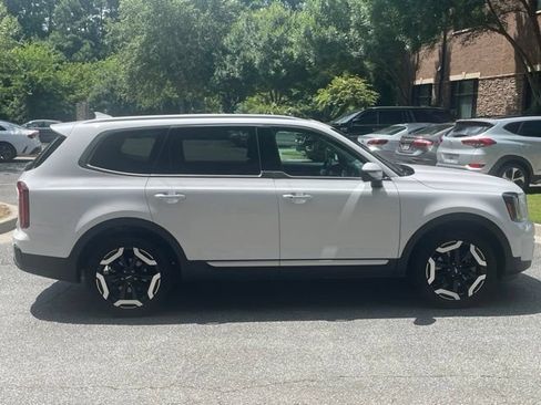 Used 2024 Kia Telluride S w/ S Sunroof Package FWD image 4