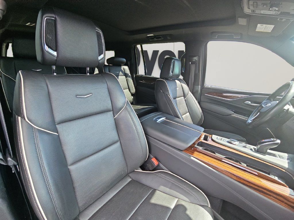 Used 2022 Cadillac Escalade ESV Premium Luxury AWD/4WD image 16