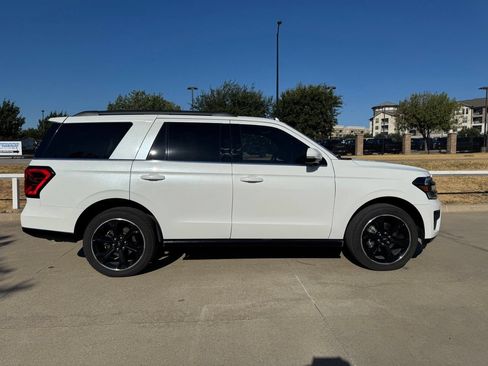 Used 2024 Ford Expedition Limited RWD image 3