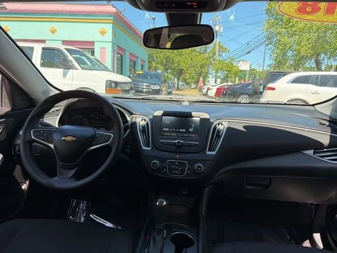 Used 2018 Chevrolet Malibu LS FWD image 12
