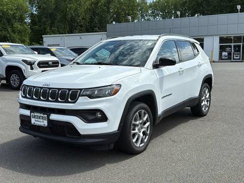 Used 2022 Jeep Compass Latitude AWD/4WD image 3