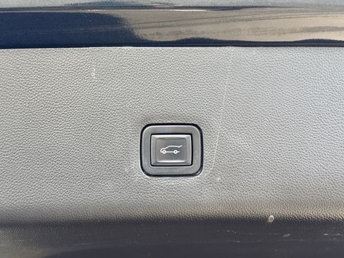 Used 2021 Chevrolet Traverse LT image 15