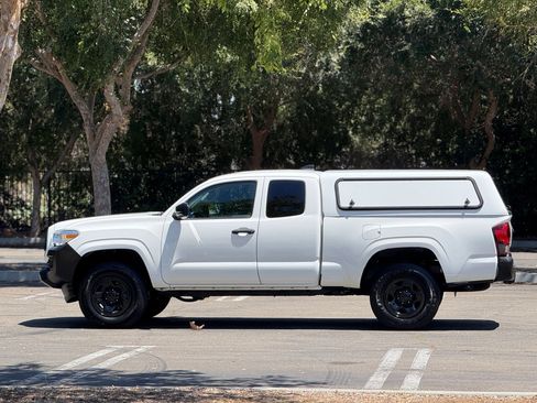 Used 2022 Toyota Tacoma SR image 7