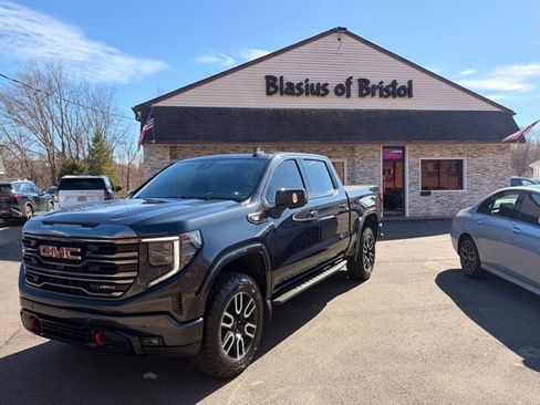 Used 2024 GMC Sierra 1500 AT4 w/ Technology Package AWD/4WD image 1