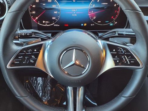 Used 2025 Mercedes-Benz GLC 300 image 8