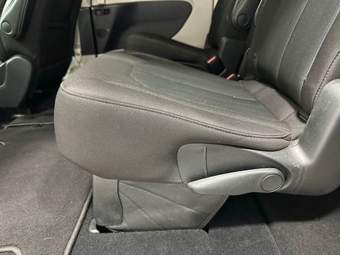 Used 2023 Chrysler Voyager LX image 46