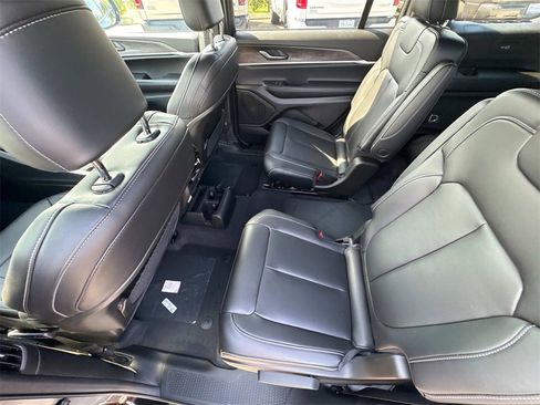 New 2025 Jeep Grand Cherokee L Limited w/ Black Appearance Package image 21