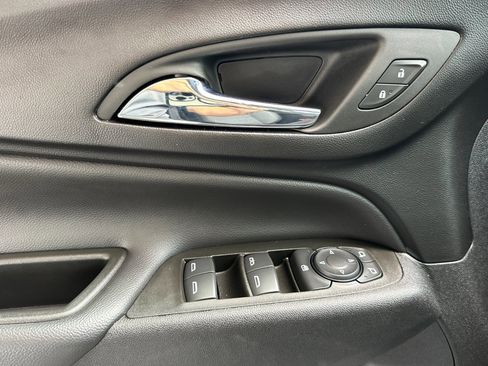 Used 2024 Chevrolet Equinox LT FWD image 11