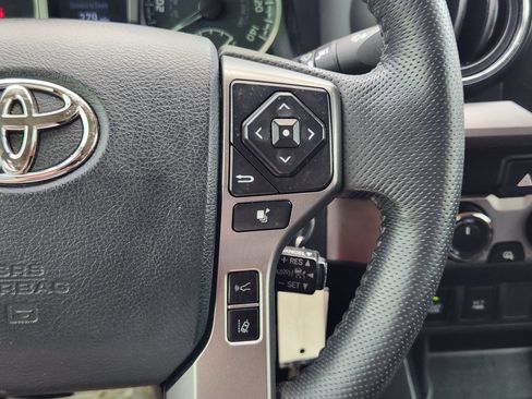 Used 2020 Toyota Tacoma SR5 w/ Technology Package AWD/4WD image 32