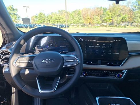 New 2026 Chevrolet Equinox ACTIV w/ Convenience Package III image 2