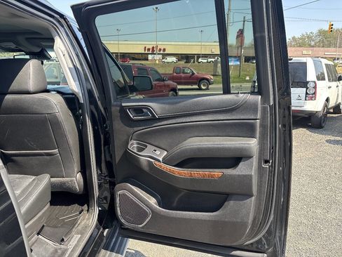 Used 2017 Chevrolet Suburban Premier image 15