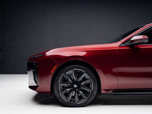 Used 2023 BMW i7 xDrive60 w/ Parking Assistance Package image 18