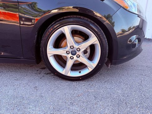 Used 2012 Ford Focus Titanium FWD image 37