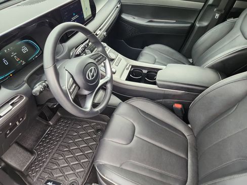 Used 2024 Hyundai Palisade SEL FWD image 2