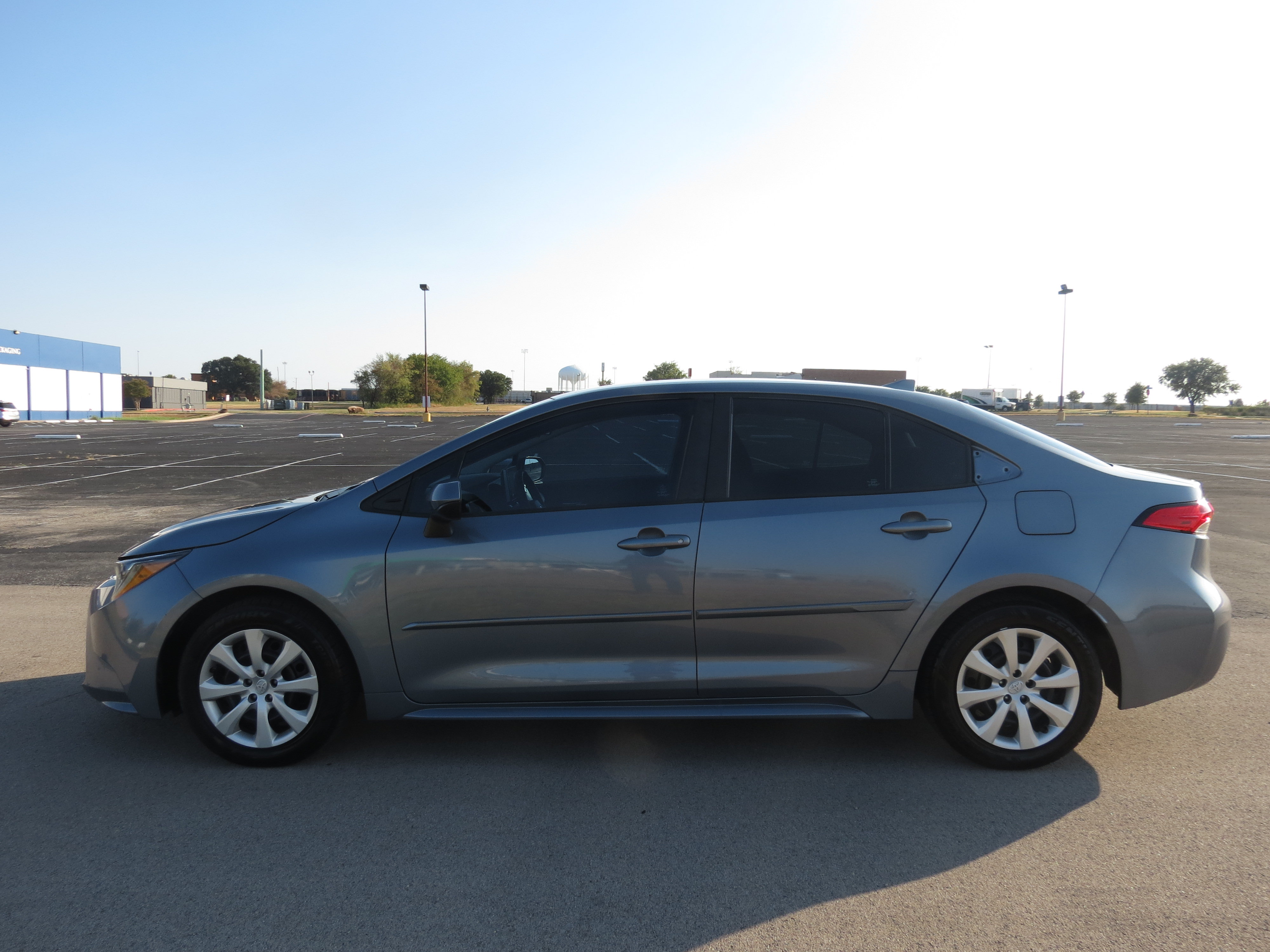 Used 2020 Toyota Corolla LE FWD image 5