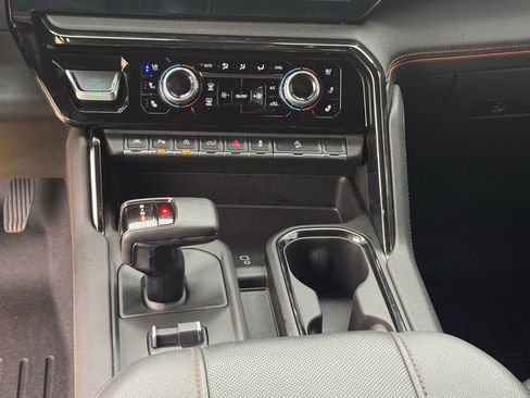 Used 2024 GMC Sierra 1500 AT4 w/ Technology Package AWD/4WD image 31