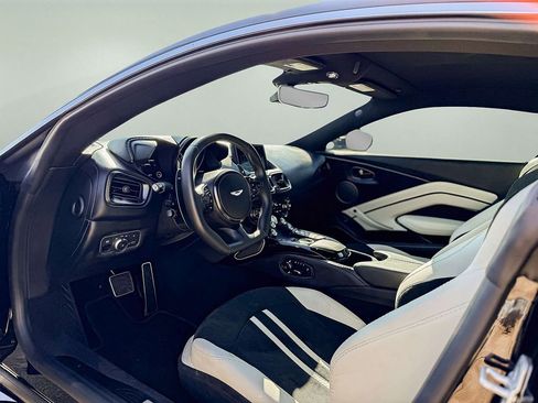 Used 2023 Aston Martin V8 Vantage Coupe image 17