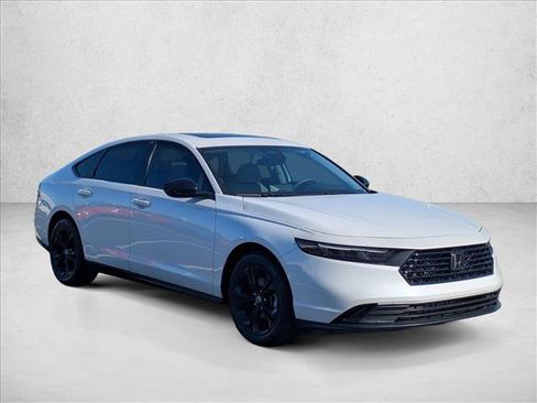 Certified 2025 Honda Accord SE image 3